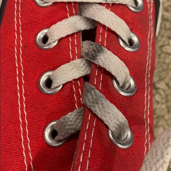 Red converse - Picture 5 of 6